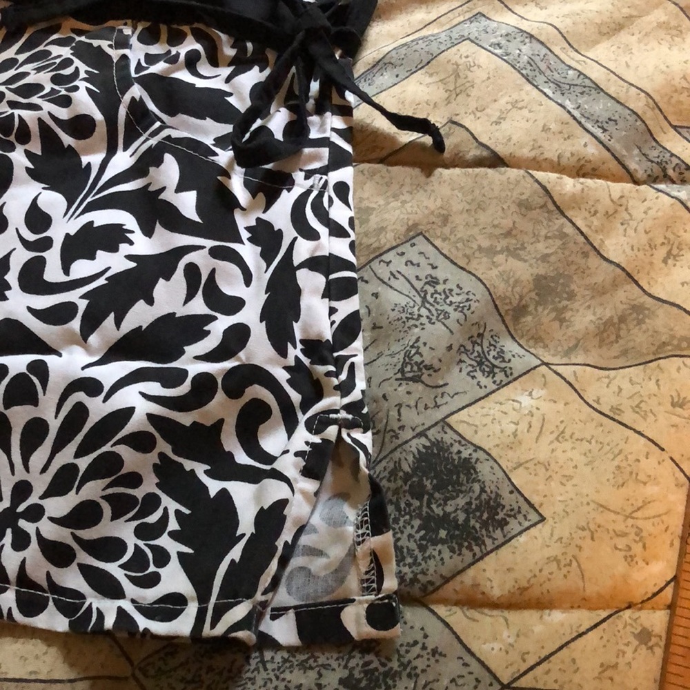 UA Scrubs size xs black and white scrub top - Picture 8 of 8